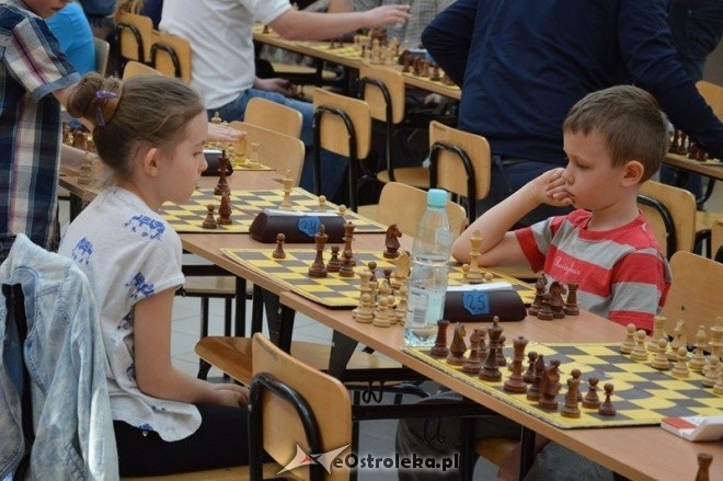 Turniej szachowy w Galerii Bursztynowej [08.05.2016] - zdjęcie #1 - eOstroleka.pl