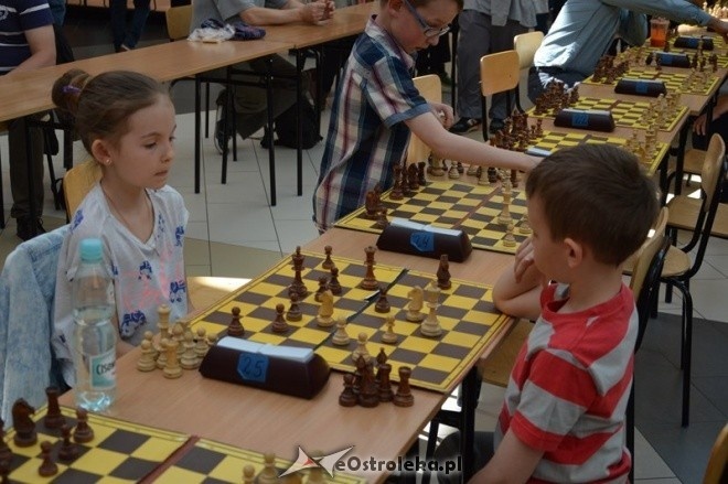 Turniej szachowy w Galerii Bursztynowej [08.05.2016] - zdjęcie #2 - eOstroleka.pl