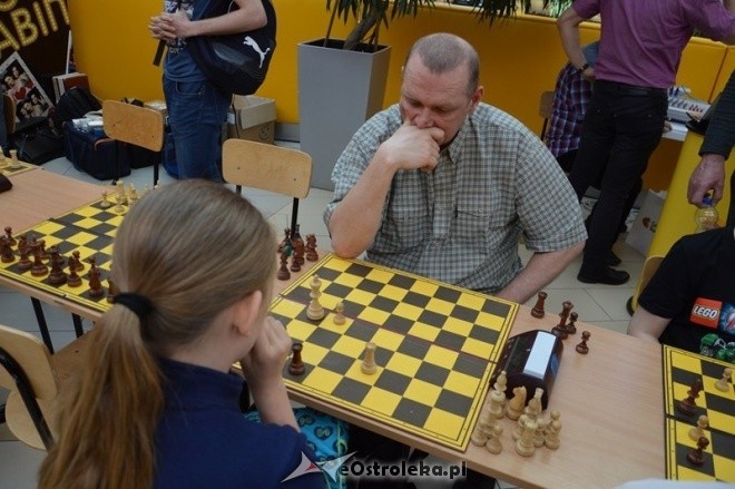 Turniej szachowy w Galerii Bursztynowej [08.05.2016] - zdjęcie #7 - eOstroleka.pl