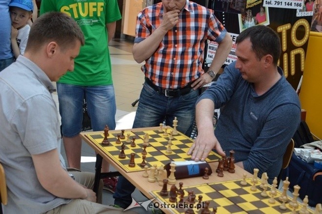 Turniej szachowy w Galerii Bursztynowej [08.05.2016] - zdjęcie #8 - eOstroleka.pl