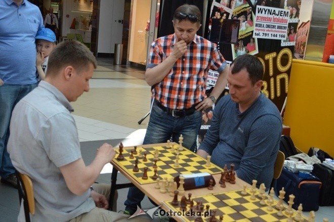 Turniej szachowy w Galerii Bursztynowej [08.05.2016] - zdjęcie #12 - eOstroleka.pl