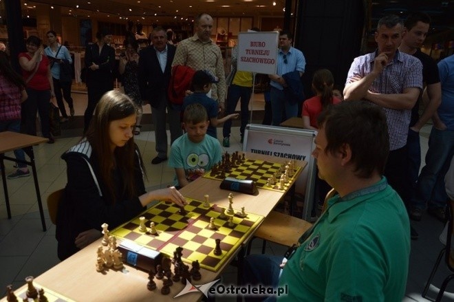Turniej szachowy w Galerii Bursztynowej [08.05.2016] - zdjęcie #13 - eOstroleka.pl