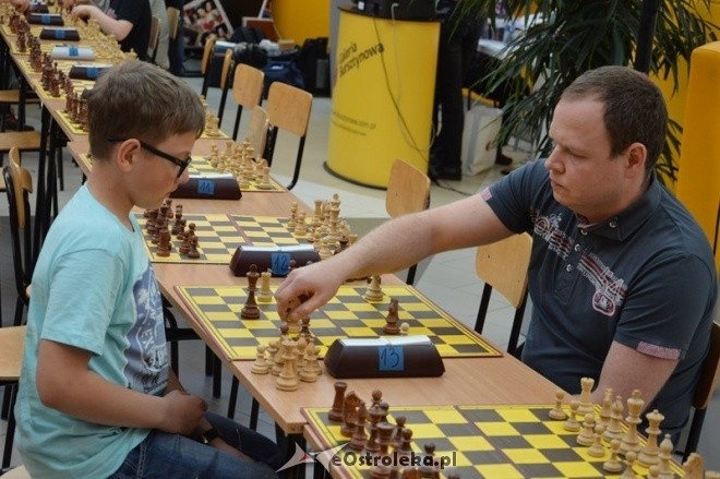 Turniej szachowy w Galerii Bursztynowej [08.05.2016] - zdjęcie #17 - eOstroleka.pl