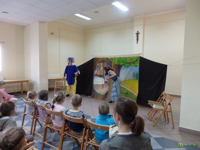 Spektakl „Sówka – mądra główka” dla dzieci z Chudka [13.05.2016] - zdjęcie #7 - eOstroleka.pl