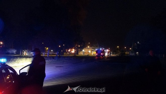 Ostrołęka: Potężny wybuch na stacji paliw. Płonie kilka tysięcy litrów gazu [21.05.2016] - zdjęcie #36 - eOstroleka.pl