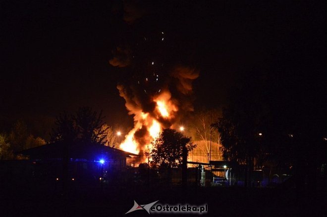 Ostrołęka: Potężny wybuch na stacji paliw. Płonie kilka tysięcy litrów gazu [21.05.2016] - zdjęcie #25 - eOstroleka.pl