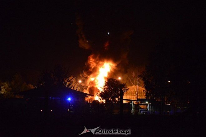 Ostrołęka: Potężny wybuch na stacji paliw. Płonie kilka tysięcy litrów gazu [21.05.2016] - zdjęcie #28 - eOstroleka.pl