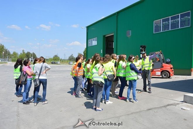 Studenci olsztyńskiego uniwersytetu z wizytą na stacji segregacji śmieci w Ostrołęce [23.05.2016] - zdjęcie #44 - eOstroleka.pl
