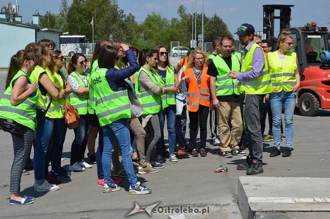 Studenci olsztyńskiego uniwersytetu z wizytą na stacji segregacji śmieci w Ostrołęce [23.05.2016] - zdjęcie #47 - eOstroleka.pl