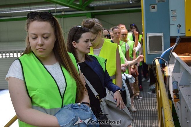 Studenci olsztyńskiego uniwersytetu z wizytą na stacji segregacji śmieci w Ostrołęce [23.05.2016] - zdjęcie #61 - eOstroleka.pl