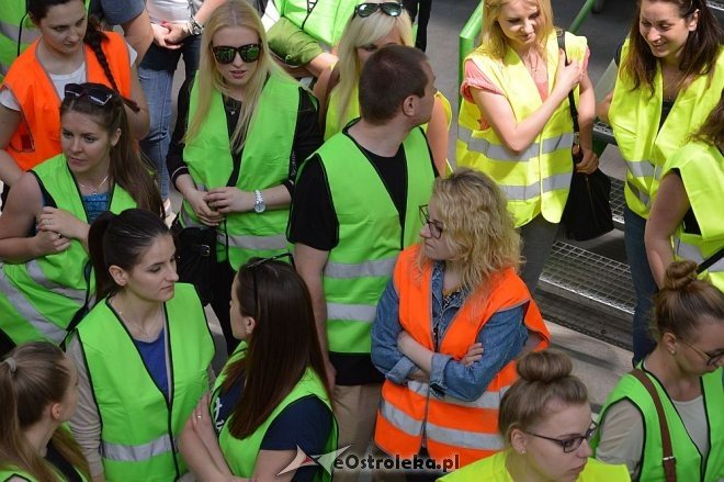Studenci olsztyńskiego uniwersytetu z wizytą na stacji segregacji śmieci w Ostrołęce [23.05.2016] - zdjęcie #70 - eOstroleka.pl