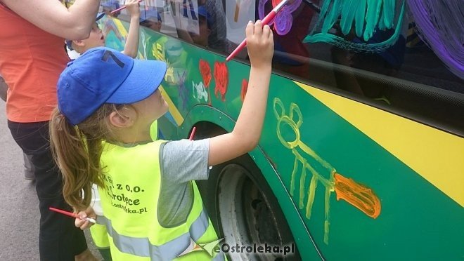 Dzień Dziecka z MZK: Przedszkolaki pomalowały autobus [01.06.2016] - zdjęcie #29 - eOstroleka.pl
