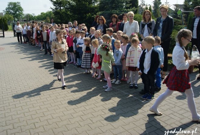 Uroczystości rocznicowe nadania imienia szkole w Dylewie [07.06.2016] - zdjęcie #3 - eOstroleka.pl