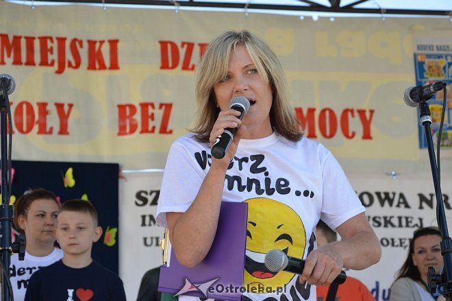 VIII Miejski Dzień Szkoły Bez Przemocy pod hasłem „Uderz mnie... uśmiechem” [09.0.2016] - zdjęcie #14 - eOstroleka.pl