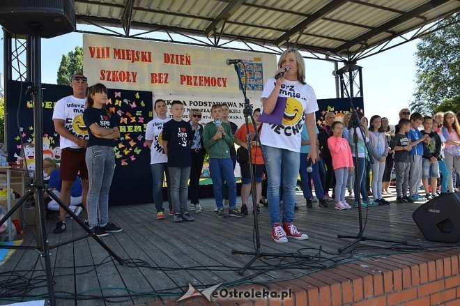 VIII Miejski Dzień Szkoły Bez Przemocy pod hasłem „Uderz mnie... uśmiechem” [09.0.2016] - zdjęcie #15 - eOstroleka.pl