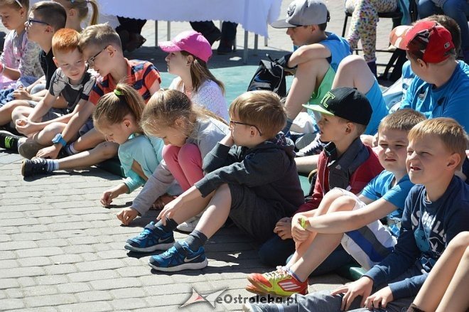 VIII Miejski Dzień Szkoły Bez Przemocy pod hasłem „Uderz mnie... uśmiechem” [09.0.2016] - zdjęcie #25 - eOstroleka.pl