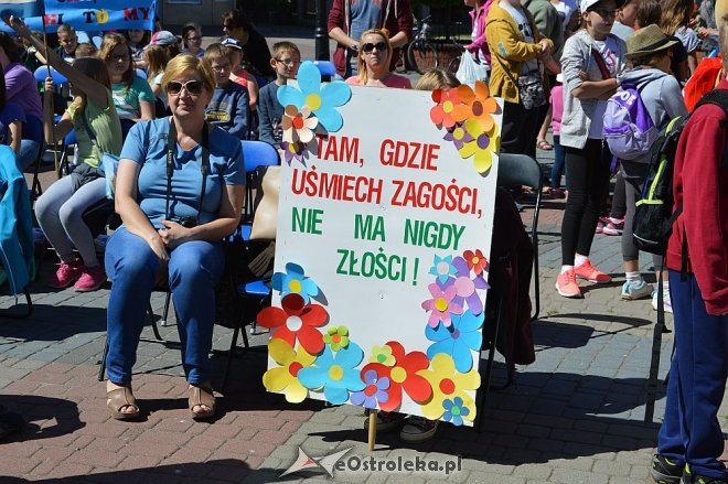 VIII Miejski Dzień Szkoły Bez Przemocy pod hasłem „Uderz mnie... uśmiechem” [09.0.2016] - zdjęcie #29 - eOstroleka.pl