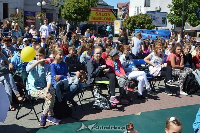 VIII Miejski Dzień Szkoły Bez Przemocy pod hasłem „Uderz mnie... uśmiechem” [09.0.2016] - zdjęcie #34 - eOstroleka.pl