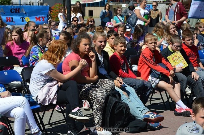 VIII Miejski Dzień Szkoły Bez Przemocy pod hasłem „Uderz mnie... uśmiechem” [09.0.2016] - zdjęcie #35 - eOstroleka.pl