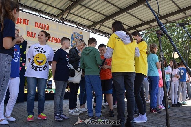 VIII Miejski Dzień Szkoły Bez Przemocy pod hasłem „Uderz mnie... uśmiechem” [09.0.2016] - zdjęcie #56 - eOstroleka.pl