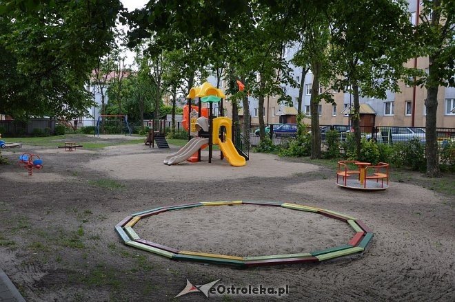 Nowy plac zabaw przy Przedszkolu Miejskim nr 10 w Ostrołęce [10.06.2016] - zdjęcie #1 - eOstroleka.pl
