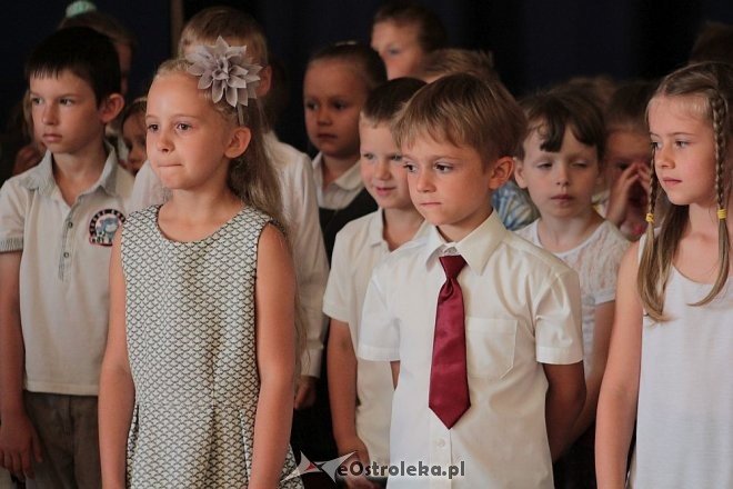 Zakończenie roku szkolnego w oddziałach przedszkolnych Szkoły Podstawowej nr 6 [23.06.2016] - zdjęcie #35 - eOstroleka.pl
