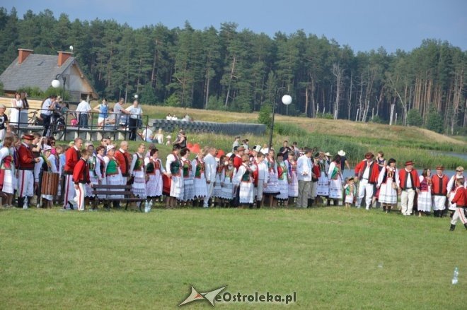 Światowy Zlot Młodzieży Kurpiowskiej - rekord Guinnessa [24.07.2016] - zdjęcie #16 - eOstroleka.pl
