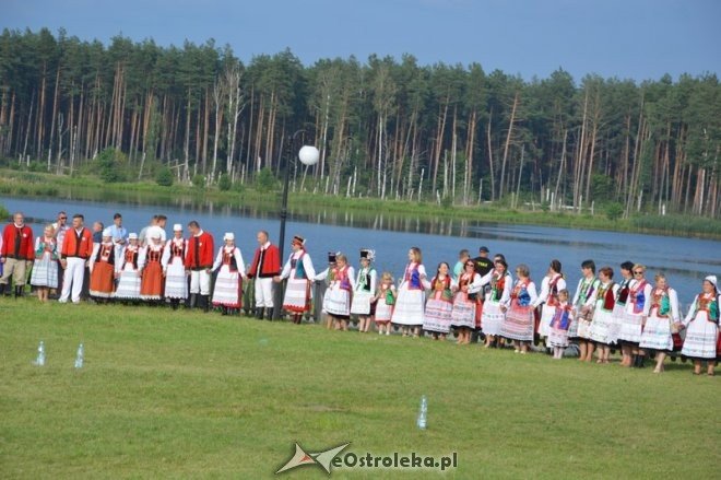 Światowy Zlot Młodzieży Kurpiowskiej - rekord Guinnessa [24.07.2016] - zdjęcie #17 - eOstroleka.pl