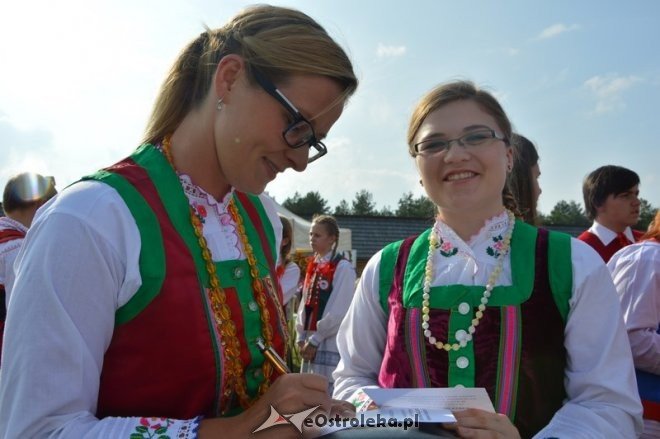 Światowy Zlot Młodzieży Kurpiowskiej - rekord Guinnessa [24.07.2016] - zdjęcie #32 - eOstroleka.pl