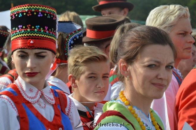 Światowy Zlot Młodzieży Kurpiowskiej - rekord Guinnessa [24.07.2016] - zdjęcie #38 - eOstroleka.pl