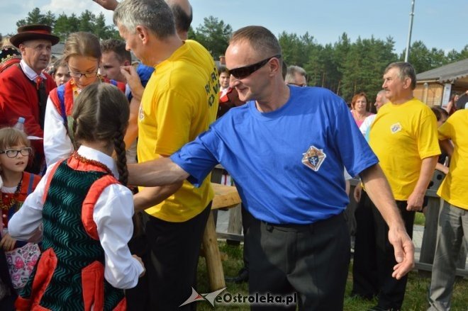 Światowy Zlot Młodzieży Kurpiowskiej - rekord Guinnessa [24.07.2016] - zdjęcie #65 - eOstroleka.pl