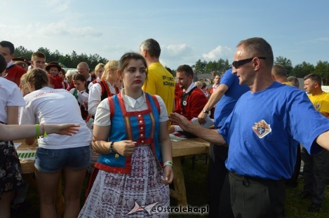 Światowy Zlot Młodzieży Kurpiowskiej - rekord Guinnessa [24.07.2016] - zdjęcie #73 - eOstroleka.pl