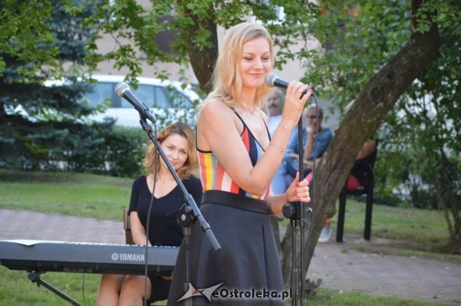 Art Czwartek - koncert aktorek z Komediowej Sceny Dwójki [25.08.2016] - zdjęcie #2 - eOstroleka.pl