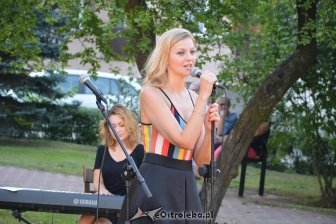 Art Czwartek - koncert aktorek z Komediowej Sceny Dwójki [25.08.2016] - zdjęcie #3 - eOstroleka.pl