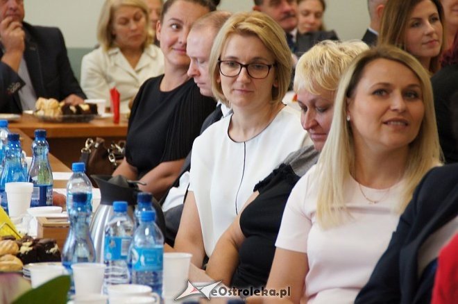 Uroczyste wręczenie awansów zawodowych dla nauczycieli z Ostrołęki [31.08.2016] - zdjęcie #31 - eOstroleka.pl