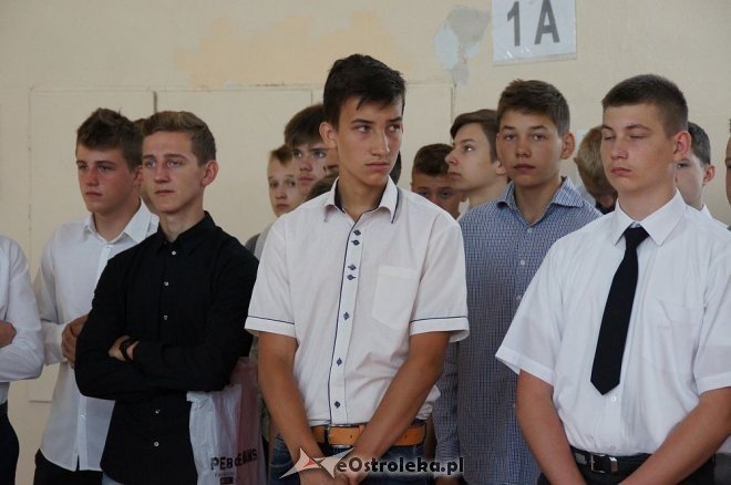 Rozpoczęcie roku szkolnego w ostrołęckich szkołach [01.09.2016] - zdjęcie #10 - eOstroleka.pl