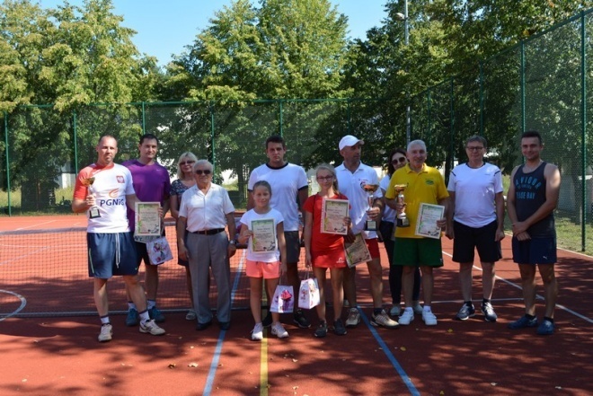 Turniej tenisa ziemnego o Puchar Prezesa Kurpiowskiego Towarzystwa Społeczno-Kulturalnego [27.08.2016] - zdjęcie #1 - eOstroleka.pl