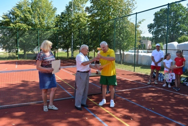 Turniej tenisa ziemnego o Puchar Prezesa Kurpiowskiego Towarzystwa Społeczno-Kulturalnego [27.08.2016] - zdjęcie #9 - eOstroleka.pl