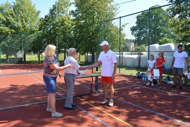Turniej tenisa ziemnego o Puchar Prezesa Kurpiowskiego Towarzystwa Społeczno-Kulturalnego [27.08.2016] - zdjęcie #10 - eOstroleka.pl