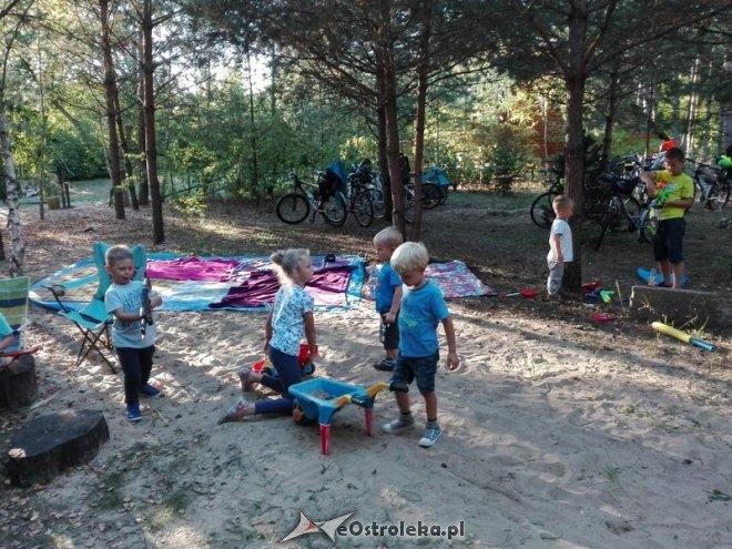 Rodzinny rajd rowerowy przedszkolaków z Krainy Misiów [ZDJĘCIA] - zdjęcie #17 - eOstroleka.pl