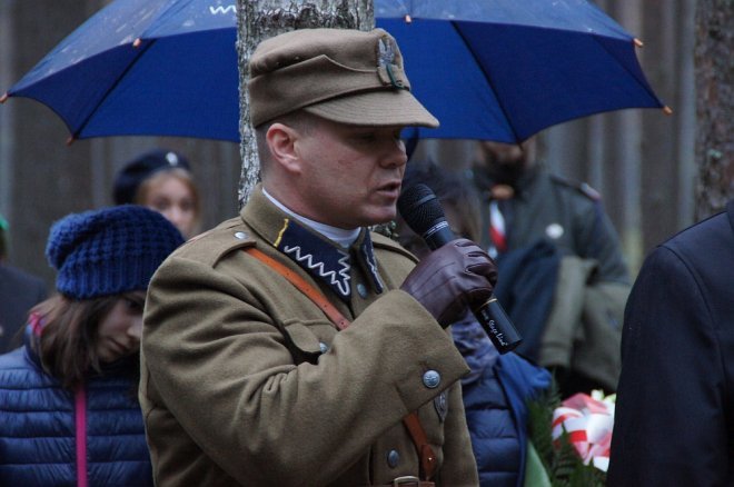 Odsłonięcie tablicy pamiątkowej na mogile Żołnierzy Wyklętych w Łodziskach [WIDEO, ZDJĘCIA] - zdjęcie #36 - eOstroleka.pl