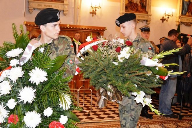 Pogrzeb żołnierzy wyklętych w Ostrołęce [29.09.2016] - zdjęcie #35 - eOstroleka.pl