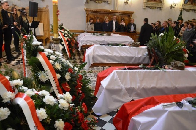 Pogrzeb żołnierzy wyklętych w Ostrołęce [29.09.2016] - zdjęcie #39 - eOstroleka.pl