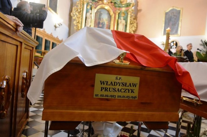 Pogrzeb żołnierzy wyklętych w Ostrołęce [29.09.2016] - zdjęcie #52 - eOstroleka.pl