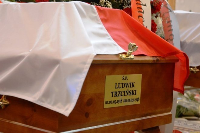 Pogrzeb żołnierzy wyklętych w Ostrołęce [29.09.2016] - zdjęcie #53 - eOstroleka.pl
