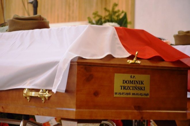 Pogrzeb żołnierzy wyklętych w Ostrołęce [29.09.2016] - zdjęcie #58 - eOstroleka.pl