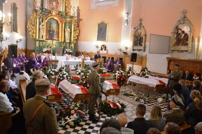 Pogrzeb żołnierzy wyklętych w Ostrołęce [29.09.2016] - zdjęcie #67 - eOstroleka.pl