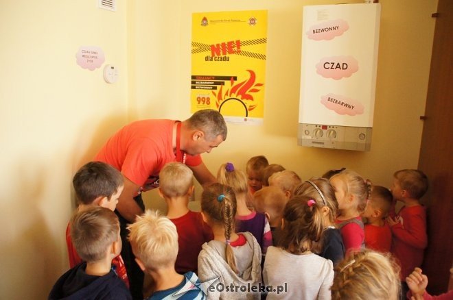 Przedszkolaki z Krainy Misiów z wizytą u ostrołęckich strażaków [04.10.2016] - zdjęcie #39 - eOstroleka.pl