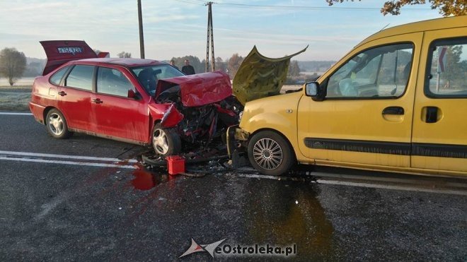 Wypadek w Czerwinie: Trzy osoby odniosły obrażenia [14.10.2016] - zdjęcie #4 - eOstroleka.pl
