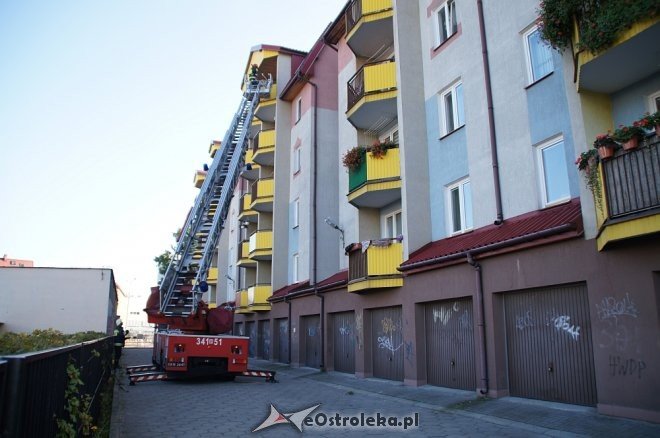 Pożar bloku przy ulicy Gorbatowa 12a [16.10.2016] - zdjęcie #7 - eOstroleka.pl